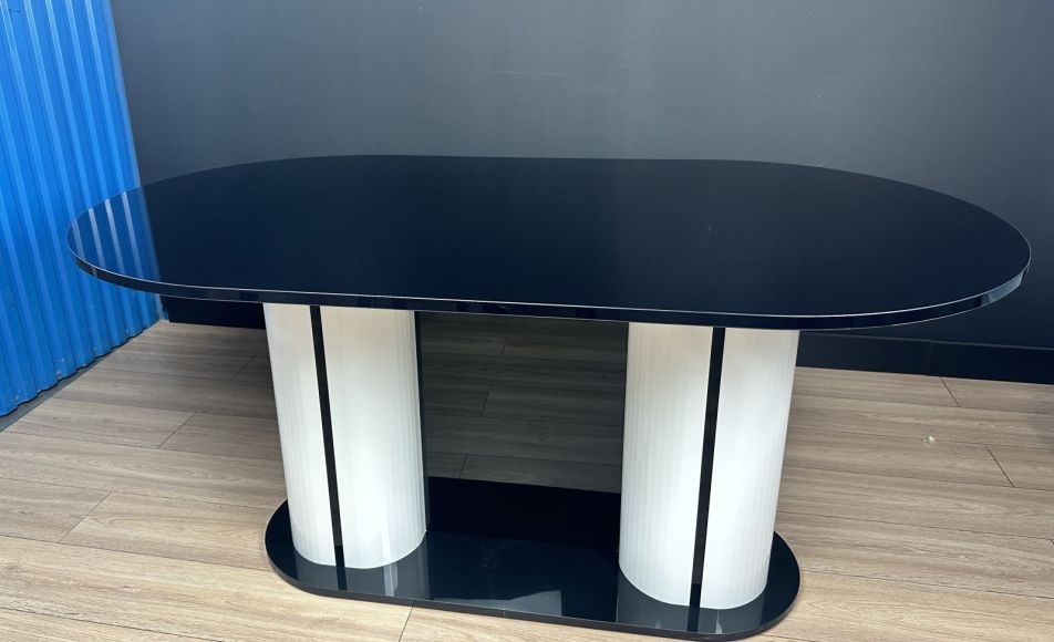 Stół nierozkładany MODEL „J” (czarno-biały połysk)